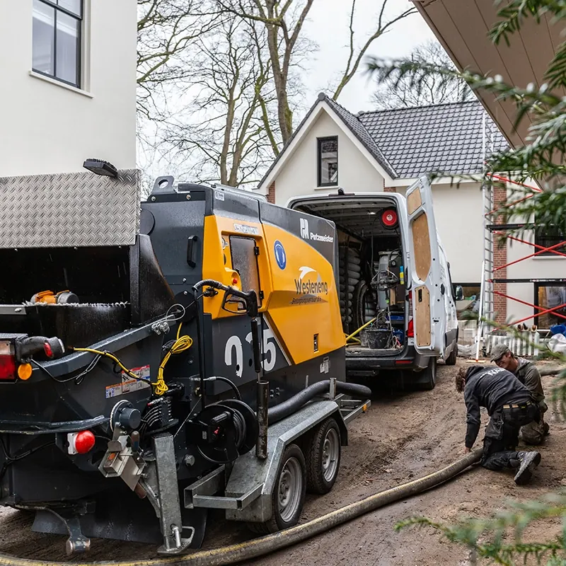 De kleine betonpomp van Westeneng op locatie